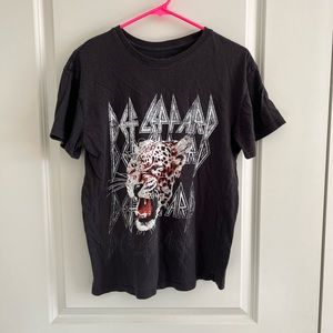 def leppard graphic tee